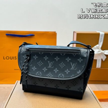 Louis Vuitton Messenger Bag