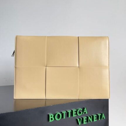 Bottega Veneta Clutch（36.6x3x24.5cm）