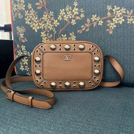 Valentino GARAVANI NELLCÔTE CHAIN ​​BAG IN GRAINED CALFSKIN（23x16x6cm）