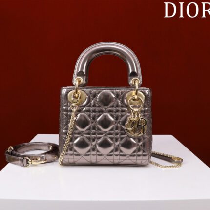 Dior Lady Dior three-compartment handbag（17x15x7cm）